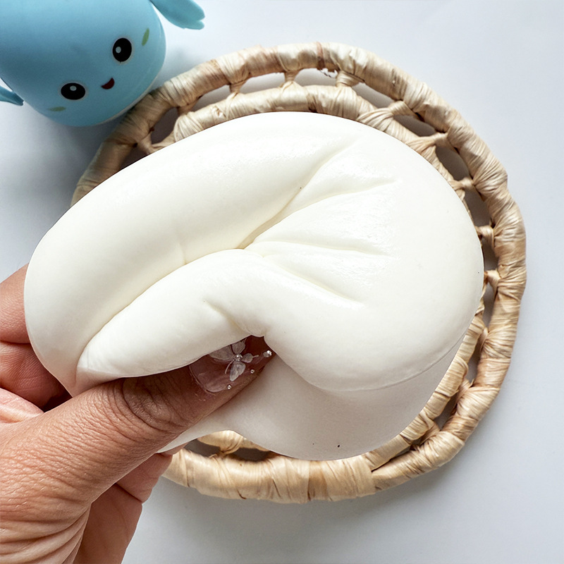 Baby Food Yogurt - 1個入りヨーグルトケーキスクイッシーおもちゃ、PU製スローライジングシミュレーションフードピンチ、柔らかくしっとりとしたストレス解消フィジェット、子供と大人へのギフト